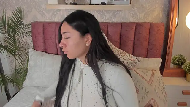 scarlet miller1 online show from 10/17/25, 11:57