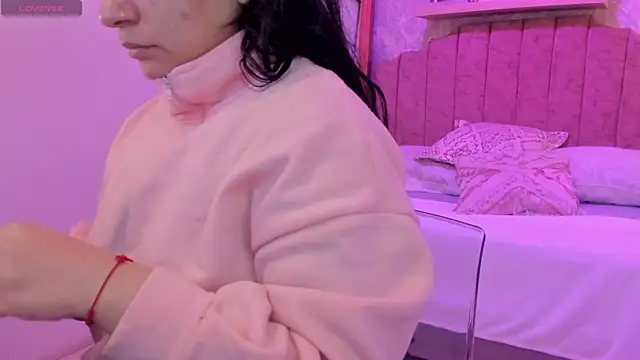 scarlet miller1 online show from 10/25/25, 11:51