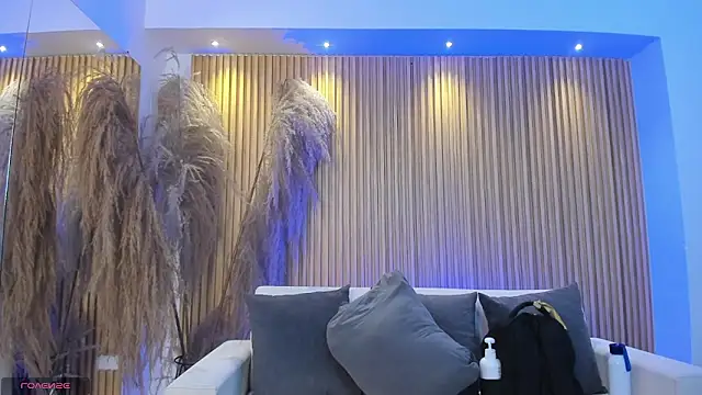 charlottewhitte online show from 03/18/25, 11:41