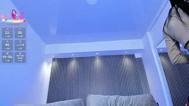 charlottewhitte online show from 09/25/25, 11:47