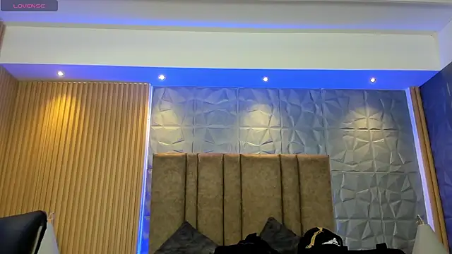 charlottewhitte online show from 09/27/25, 12:21