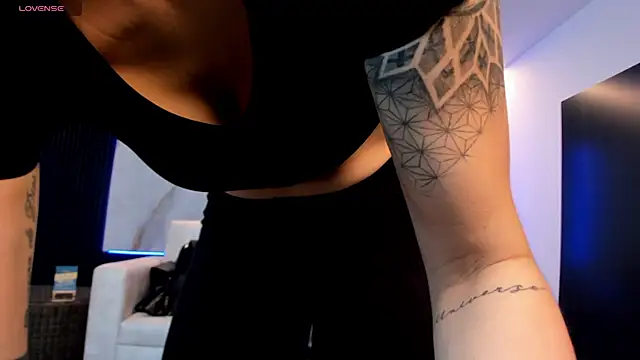 charlottewhitte online show from 02/10/26, 11:58