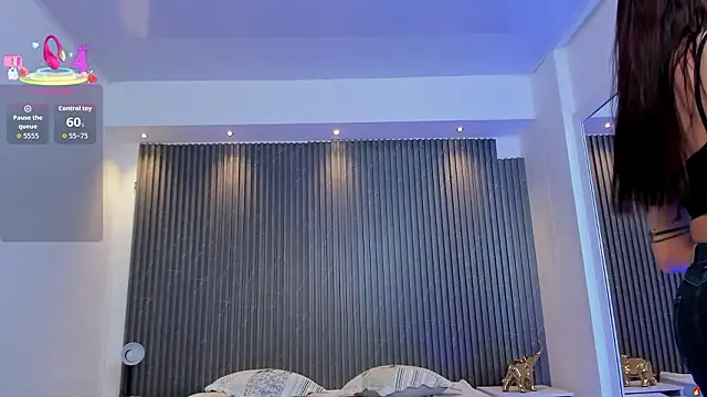 charlottewhitte online show from 02/19/26, 12:45