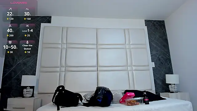 charlottewhitte online show from 04/21/26, 10:54