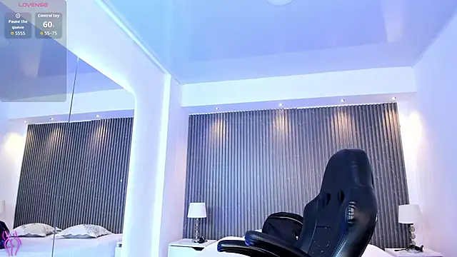 charlottewhitte online show from 05/11/26, 04:04