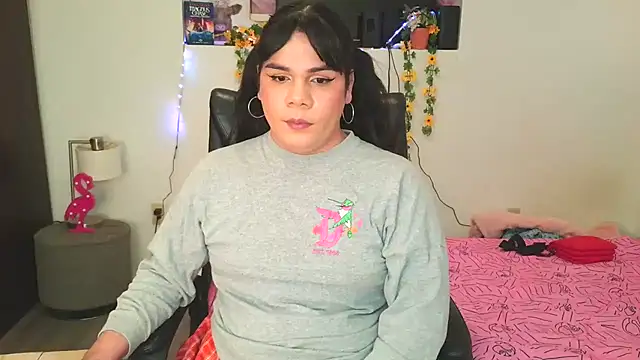 Snapshot of Violetacam_05 chatting on 02/28/25, 10:41 Violetacam 05 online show from 02/28/25, 10:41