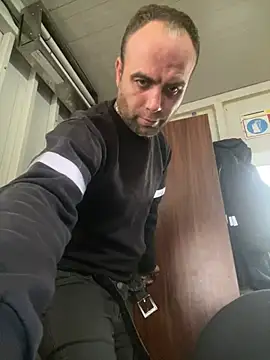 Snapshot of mustican422 chatting on 01/12/25, 05:34 mustican422 online show from 01/12/25, 05:34