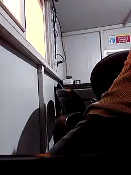 Snapshot of mustican422 chatting on 03/04/25, 03:44 mustican422 online show from 03/04/25, 03:44