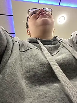 Snapshot of QueenNuttCollector chatting on 02/15/25, 04:23 QueenNuttCollector online show from 02/15/25, 04:23