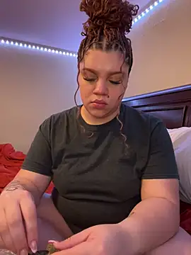 Snapshot of QueenNuttCollector chatting on 03/19/25, 11:57 QueenNuttCollector online show from 03/19/25, 11:57