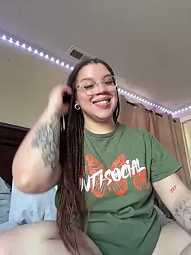 QueenNuttCollector online show from 12/18/25, 05:41