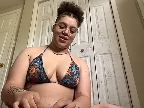 QueenNuttCollector online show from 04/26/26, 06:38