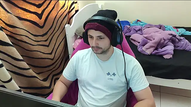 Snapshot of iurytx chatting on 02/14/25, 07:02 iurytx online show from 02/14/25, 07:02