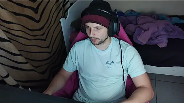 Snapshot of iurytx chatting on 02/14/25, 10:47 iurytx online show from 02/14/25, 10:47