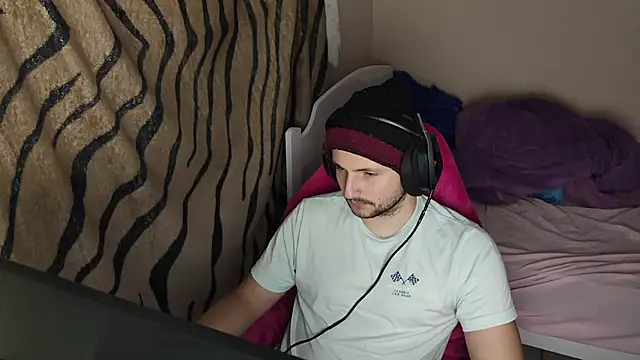 Snapshot of iurytx chatting on 02/23/25, 01:35 iurytx online show from 02/23/25, 01:35