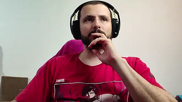 Snapshot of iurytx chatting on 10/11/25, 12:43 iurytx online show from 10/11/25, 12:43