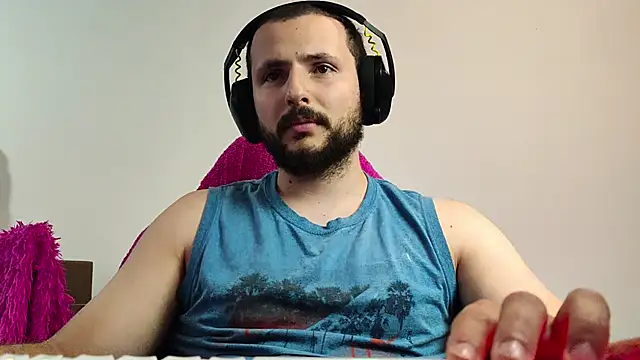 Snapshot of iurytx chatting on 10/12/25, 10:09 iurytx online show from 10/12/25, 10:09