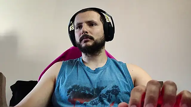 Snapshot of iurytx chatting on 10/22/25, 10:37 iurytx online show from 10/22/25, 10:37