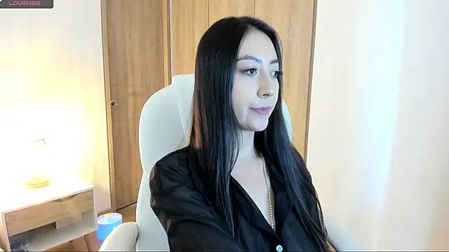 Snapshot of sophie_connors chatting on 04/28/26, 01:16 sophie connors online show from 04/28/26, 01:16
