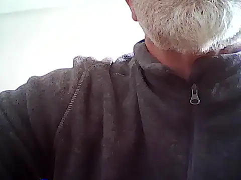 Snapshot of xcimeru chatting on 03/01/25, 12:23 xcimeru online show from 03/01/25, 12:23