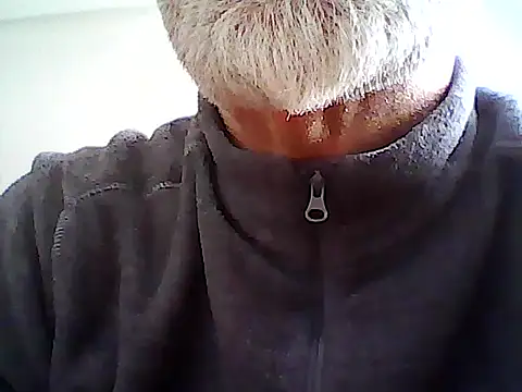 Snapshot of xcimeru chatting on 03/15/25, 07:53 xcimeru online show from 03/15/25, 07:53