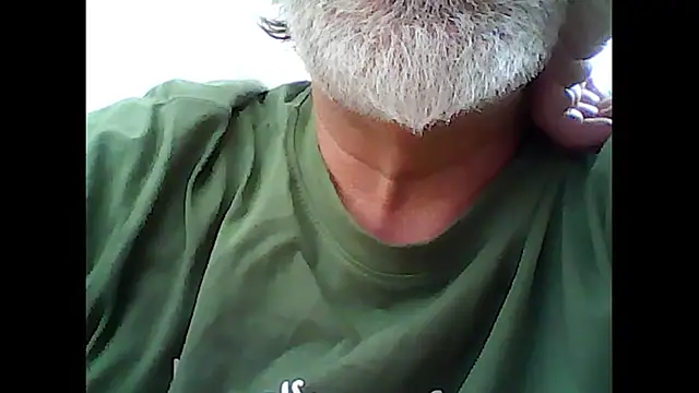 Snapshot of xcimeru chatting on 10/21/25, 01:34 xcimeru online show from 10/21/25, 01:34