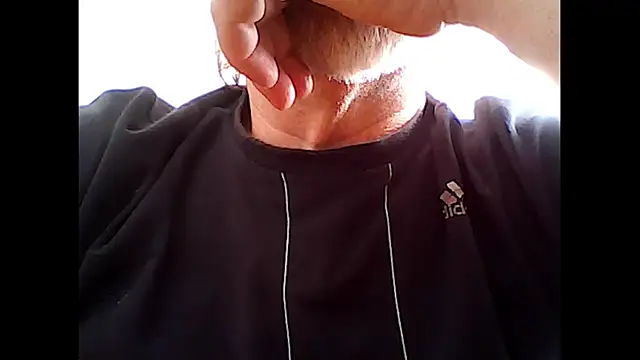 Snapshot of xcimeru chatting on 10/24/25, 01:40 xcimeru online show from 10/24/25, 01:40