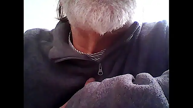 Snapshot of xcimeru chatting on 10/29/25, 03:58 xcimeru online show from 10/29/25, 03:58