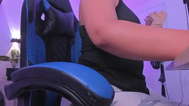 izaro22 online show from 11/07/25, 01:11