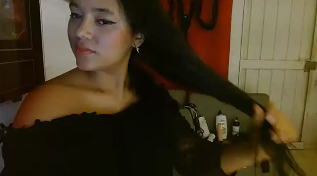 Snapshot of Chiara_petterson chatting on 01/11/25, 04:59 Chiara petterson online show from 01/11/25, 04:59