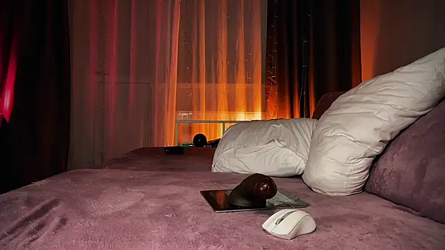 Pi-x-ie online show from 02/08/26, 04:10