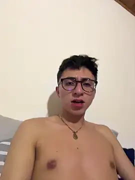 CamiRojas boy online show from 10/24/25, 04:09