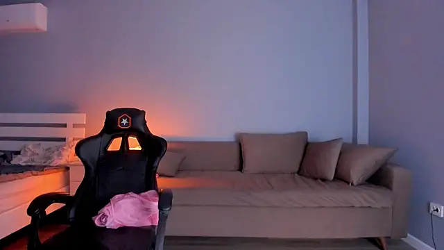 kawaii mia online show from 03/10/25, 04:14