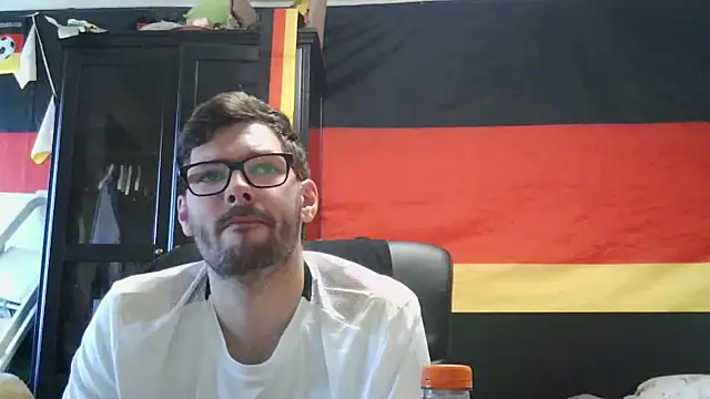Snapshot of Die-geile-Sau chatting on 06/13/26, 04:49 Die-geile-Sau online show from 06/13/26, 04:49