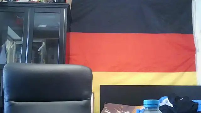 Snapshot of Die-geile-Sau chatting on 06/19/26, 12:31 Die-geile-Sau online show from 06/19/26, 12:31