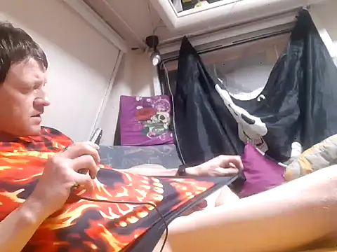 Snapshot of Ebinator666 chatting on 01/04/25, 04:44 Ebinator666 online show from 01/04/25, 04:44