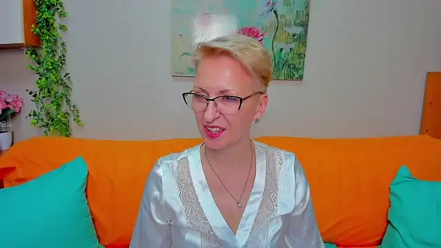 iamyourdream89 online show from 04/15/26, 07:58