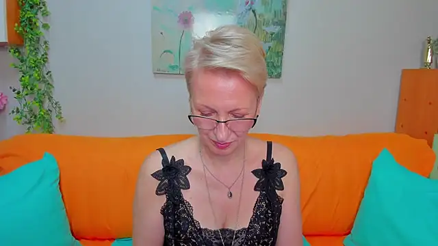 iamyourdream89 online show from 04/21/26, 10:43