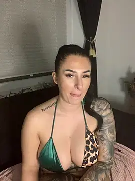 Snapshot of Mia-Bremer chatting on 03/06/25, 12:00 Mia-Bremer online show from 03/06/25, 12:00
