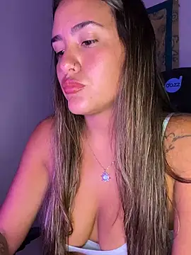 Snapshot of fenixgre chatting on 10/15/25, 09:15 fenixgre online show from 10/15/25, 09:15