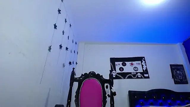 Snapshot of pinky_violeta chatting on 12/19/24, 04:56 pinky violeta online show from 12/19/24, 04:56