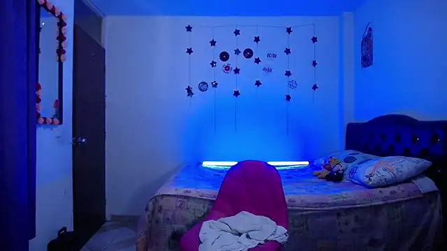 Snapshot of pinky_violeta chatting on 03/04/25, 03:15 pinky violeta online show from 03/04/25, 03:15