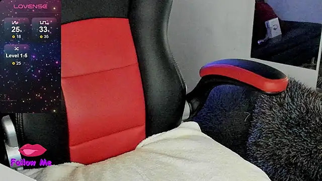 natasha logan  online show from 10/26/25, 04:07