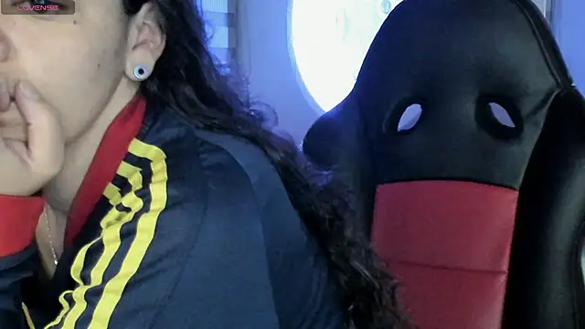 natasha logan  online show from 03/27/26, 04:07