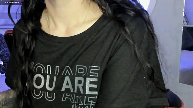 natasha logan  online show from 03/31/26, 04:24