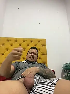 Snapshot of christian_colombian1 chatting on 12/08/24, 04:46 christian colombian1 online show from 12/08/24, 04:46