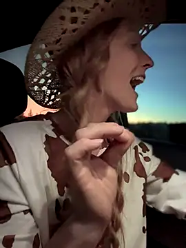 GoldenFlameGoddess online show from 11/03/25, 01:29