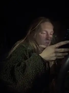 GoldenFlameGoddess online show from 11/26/25, 03:29