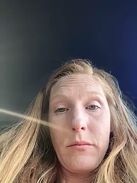 GoldenFlameGoddess online show from 04/19/26, 01:05