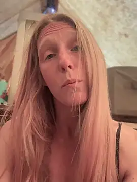 GoldenFlameGoddess online show from 05/26/26, 04:03